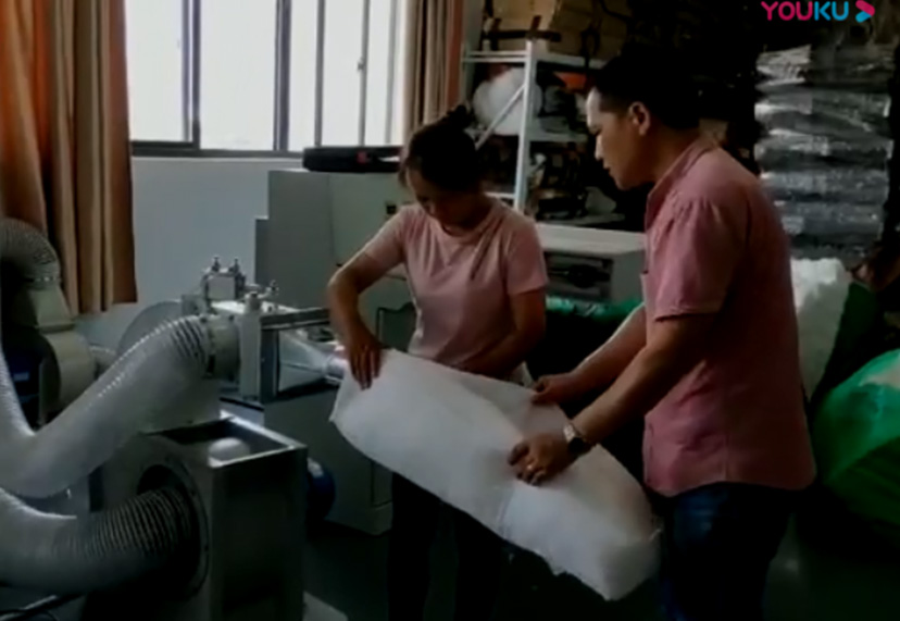 HJJX-300料箱沙發(fā)充棉機